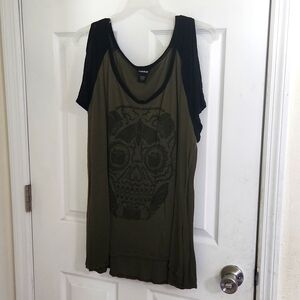 Torrid shirt size 2